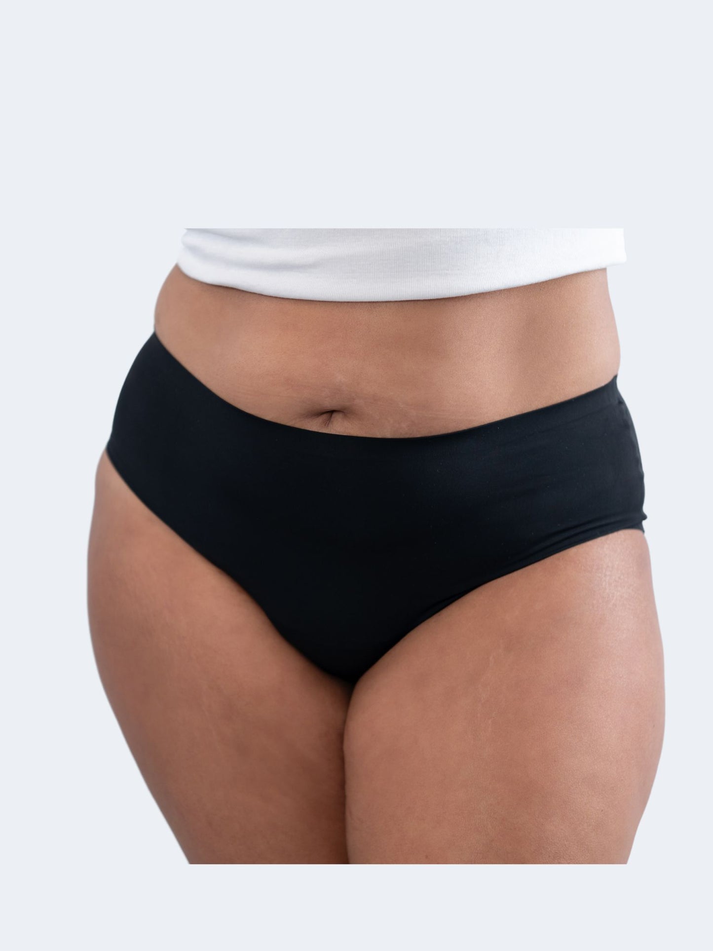 Culotte règles sans couture, confortable pour l'été offrant une protection fine invisible sous les pantalons. I