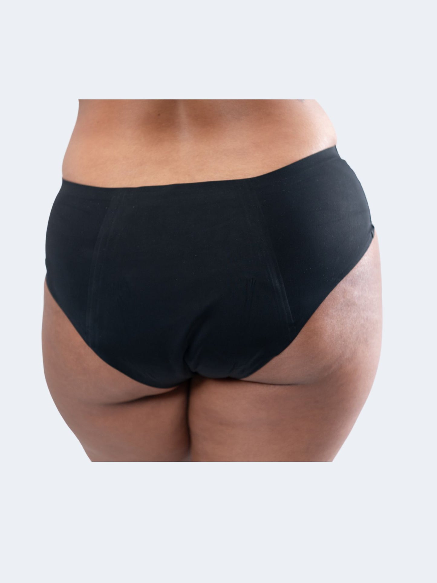 Culotte menstruelle invisible Qoozi, confortable, offrant une protection invisible sous lvos vetement d'été.